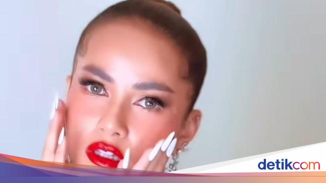 Bibir Merah Merona, Olla Ramlan Bicara Soal Hati