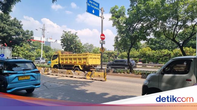Warga Duga Mobil Tabrak Separator TransJ Koridor 9 karena Minim Penerangan