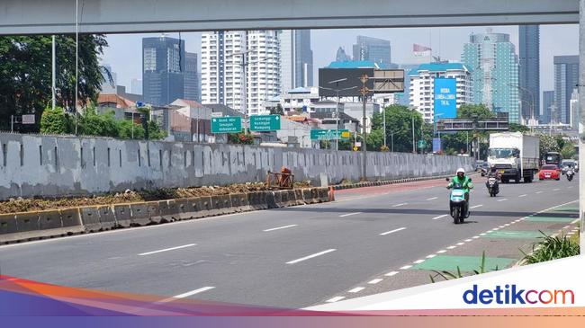 Penampakan Separator TransJ Koridor 9 Rusak Gegara Sering Ditabrak Mobil