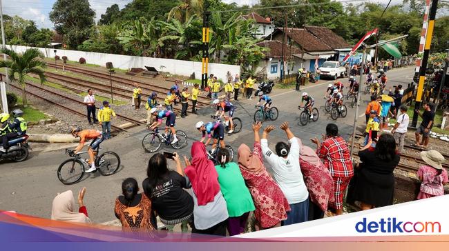 Warga Banyuwangi Rayakan Tour de Ijen dari Pinggir Jalan hingga Layar Kaca