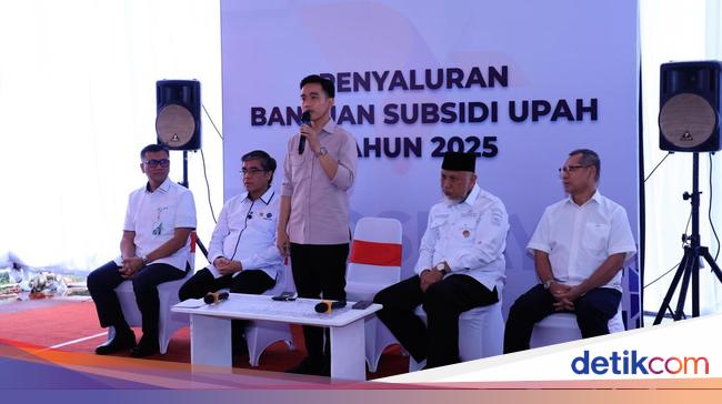 Gibran Tinjau Penyaluran BSU di Kota Padang, Sudah Tersalurkan 94,53%