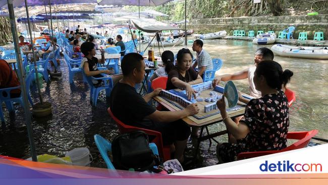 Bermain Mahjong di Sungai, Cara Unik Warga Chongqing Hadapi Gelombang Panas