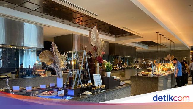 Puas Makan Indomie Lobster hingga Takoyaki Premium di Resto Hotel Ini