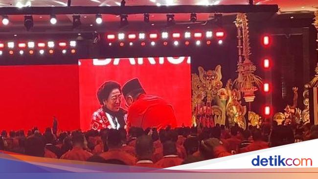 Mega Bicara Anugerah, Berdoa Tapi Tak Terlalu Berharap Hasto Kembali