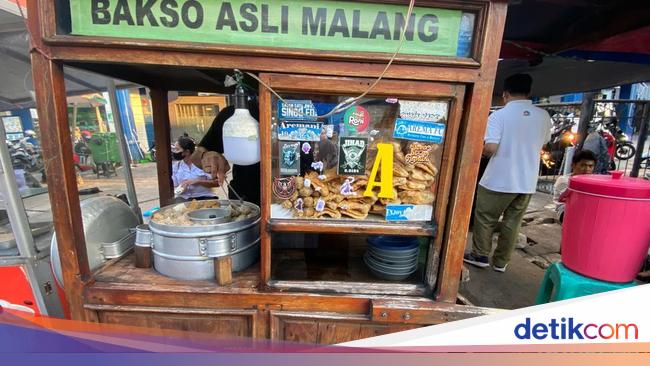Jajan Hemat di Stasiun Tebet, Ada Bakso Malang dan Es Teler Creamy