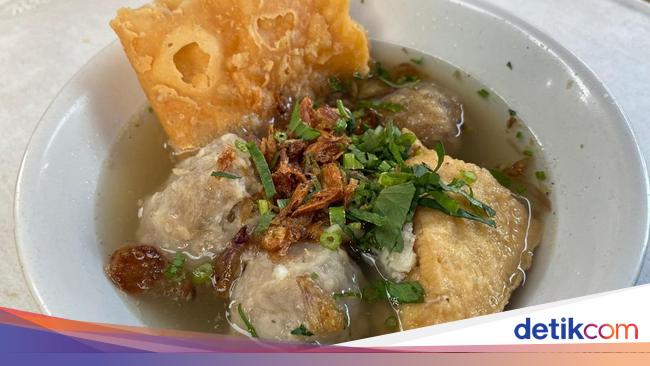 Jajan Bakso Malang dan Es Teler Creamy Murah Meriah di Stasiun Tebet