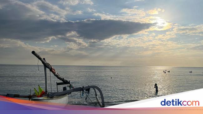 Magis! Sore Hening di Pantai Mangsit, Lombok