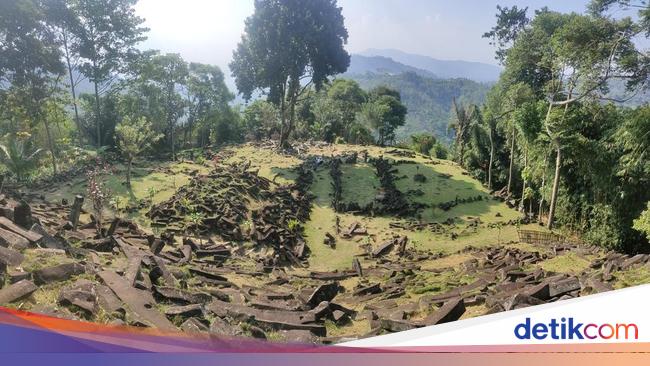 Berharap Kejayaan dan Kekayaan di Gunung Padang