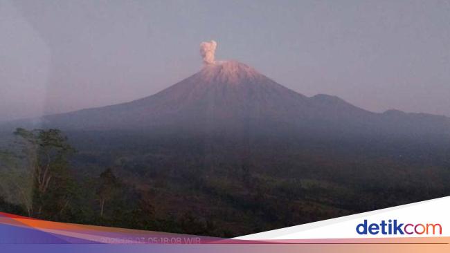 Berstatus Waspada, Gunung Semeru 4 Kali Erupsi Hari Ini