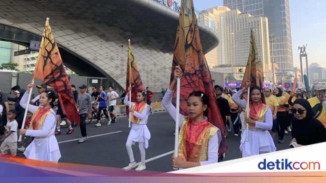Parade JWFF di Bundaran HI, Warga Senang Jalan Sehat Lihat Marching Band
