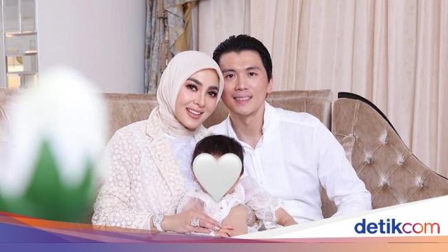Reino Barack Bongkar Kehidupan Syahrini di Singapura