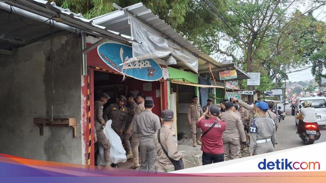 Bikin Macet, 11 Kios Tak Berizin di Bale Binarum Bogor Dibongkar Satpol PP