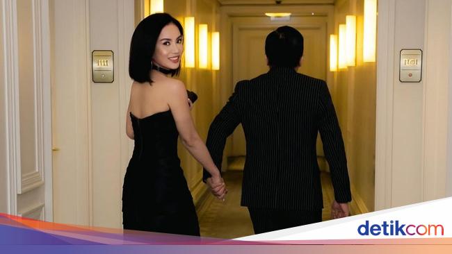 Love is in the Air! Ari Lasso dan Dearly Djoshua Mesra Terus
