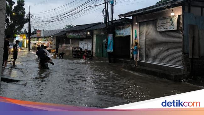 Hujan Deras, Permukiman di Pondok Melati Bekasi Banjir 1 Meter