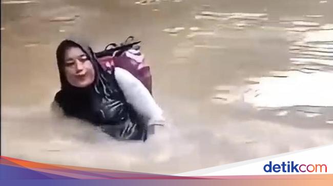 Ini Dona, Bidan yang Viral Seberangi Sungai Deras demi Obati Warga di Sumbar