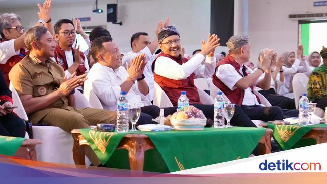 Gus Ipul Tegaskan Bansos Bukan Seumur Hidup, Akan Dievaluasi Tiap 5 Tahun