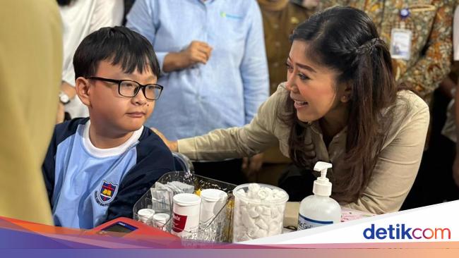 Cek Kesehatan Gratis Sekolah, Menkomdigi Soroti Screen Time Gadget Pada Anak