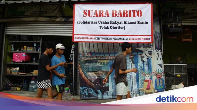 Pedagang Pasar Barito Bertahan Hadapi Penggusuran