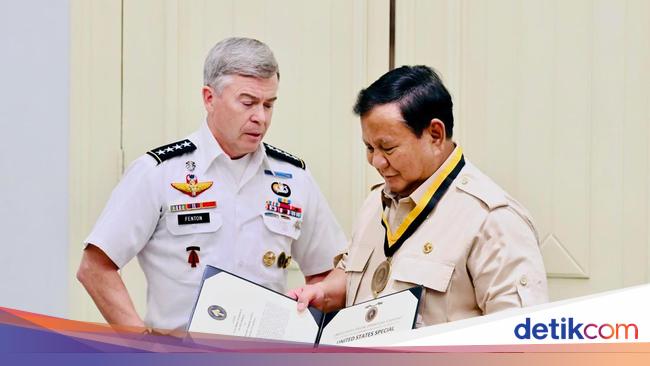 Prabowo Terima Medali Kehormatan dari Komando Operasi Khusus AS di Istana