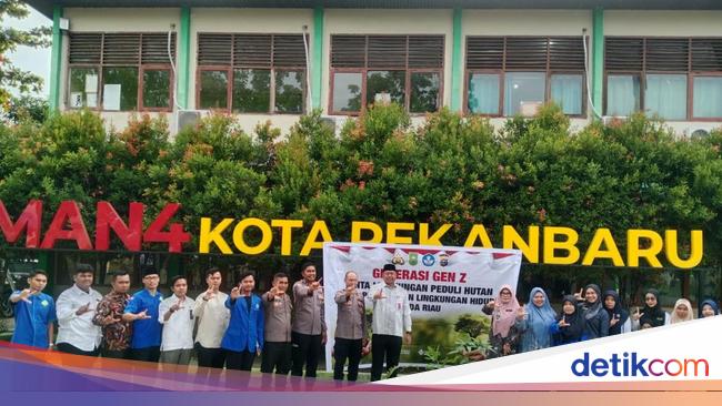 Bhabin Agen Green Policing Turun Ajak Pelajar di Pekanbaru Tanam Pohon