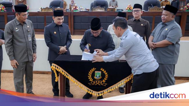 Andra Soni Ungkap Pendapatan Daerah pada APBD 2025 Banten Turun Rp 1,2 T