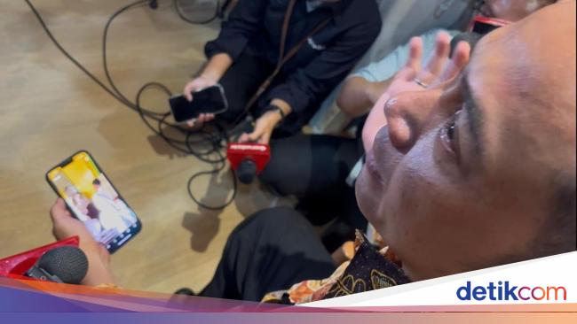 Momen Mensesneg Menangis Ceritakan Chelsea Siswa Pengidap Penyakit Langka