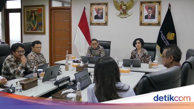 Sambut HUT RI ke-80, Menbud Dukung Pameran Lukisan Karya Henk Ngantung
