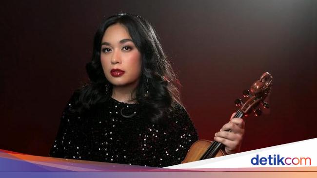 Main Cantik Milik Mia Ismi Masuk Album Dunia Fenomenal