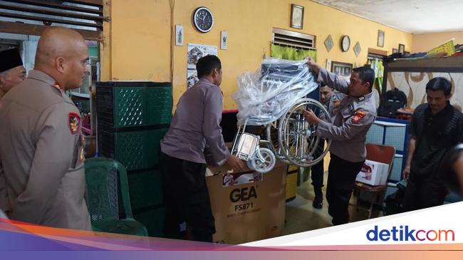 Gelar Bakti Kesehatan, Polres Metro Beri Kursi Roda ke Penyandang Disabilitas