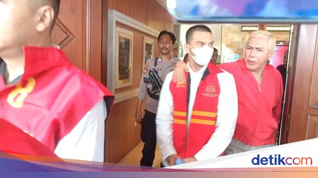 Paman Duga Jonathan Frizzy Dijebak dalam Penyalahgunaan Obat Keras