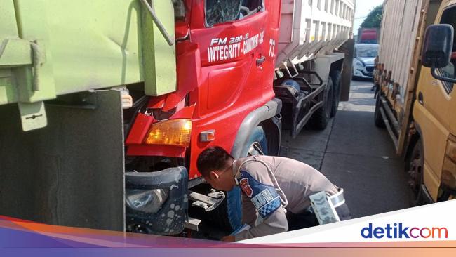 Kecelakaan Beruntun Truk di Jl Raya Parung Bogor, 1 Sopir Terluka
