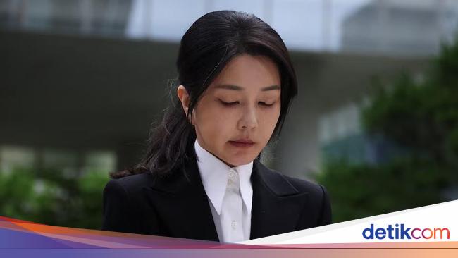 元韓国のファーストレディは検察官によって尋問され、逮捕されたと脅された