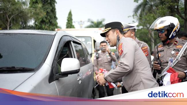 Sambut HUT Ke-80 RI, Polres Bogor Bagikan 17.845 Bendera Merah Putih