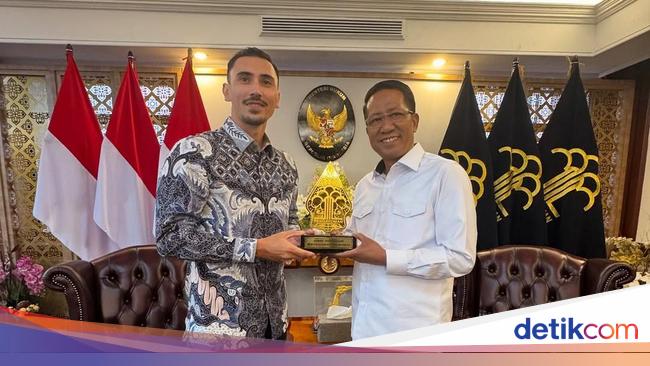 Vincent Verhaag Sah Jadi WNI, Lepas Kewarganegaraan Belanda
