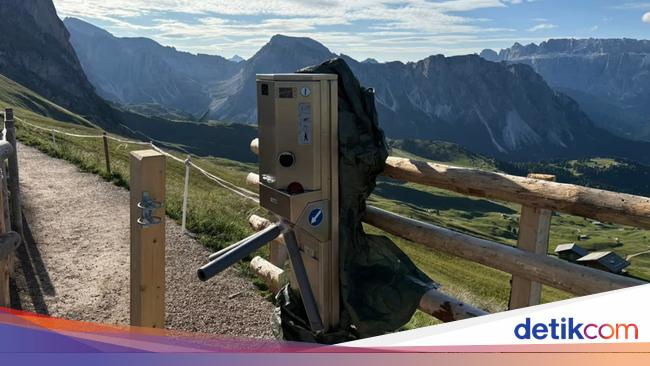 Keindahannya Viral, Petani Pasang Loket Tiket untuk Foto
