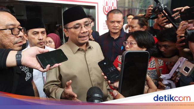 KPK Geledah Rumah Eks Menag Yaqut!