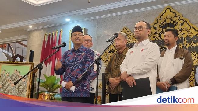 Mensos Coret 228 Ribu Penerima Bansos Main Judi Online