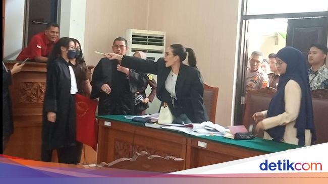 Sidang Ricuh, Nikita Mirzani Marah Saksi Doktif Disela Jaksa