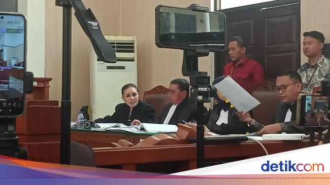 Hakim Tolak Permintaan Nikita Mirzani Putar Rekaman dengan Reza Gladys