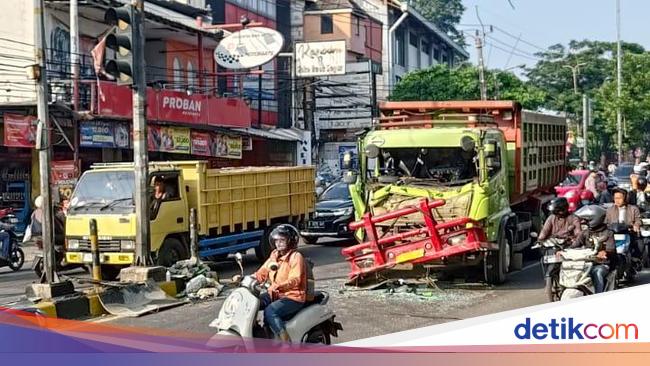 Truk Biang Kerok Macet di Ciputat Angkut Material Batu Split, Masih Dievakuasi