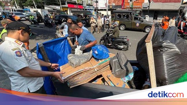 Satpol PP Razia PPKS di Menteng, Jukir-Manusia Gerobak Diciduk