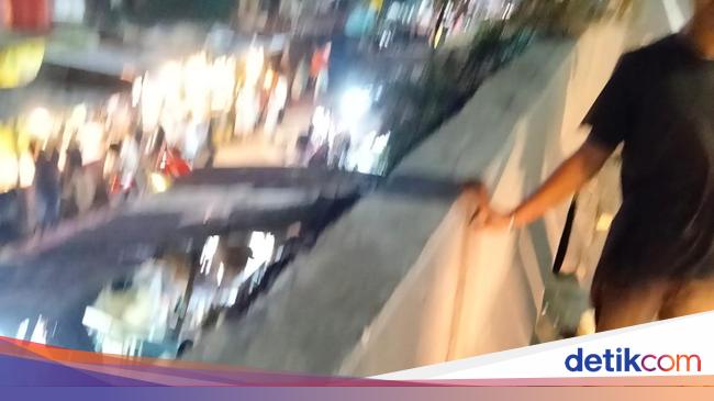 Pipa Jumbo yang Timpa Lapak di Jakut Jatuh dari Ketinggian 3 Meter