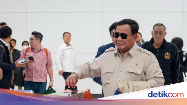Saat Prabowo Subianto Naik Whoosh 2 Hari Beruntun