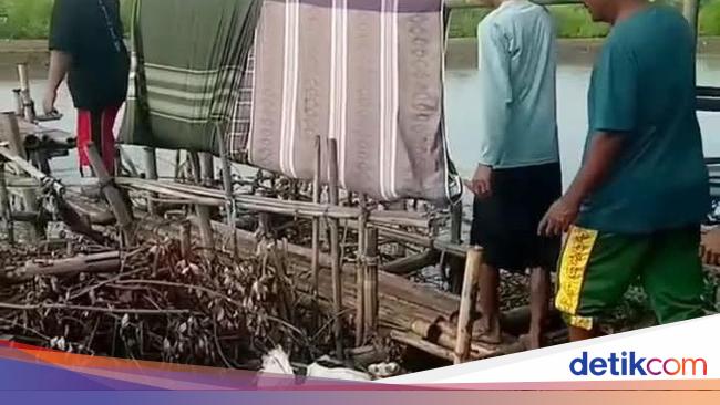 Viral Jenazah Ditandu Pakai Sarung di Indramayu, Warga Bilang Sudah Sering