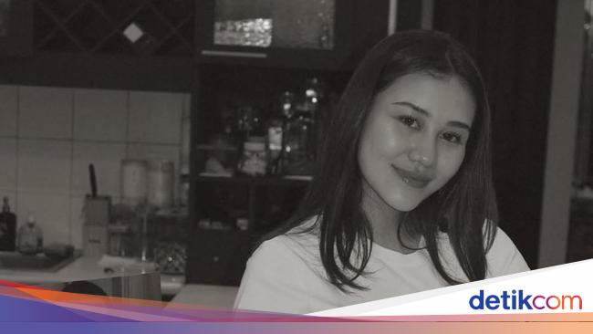 Aaliyah Massaid Kenalkan Anak di Ultah Mendiang Adjie Massaid