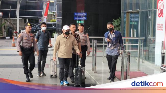 Bupati Koltim Abdul Azis Tiba di Gedung KPK Usai Ditangkap di Sulsel