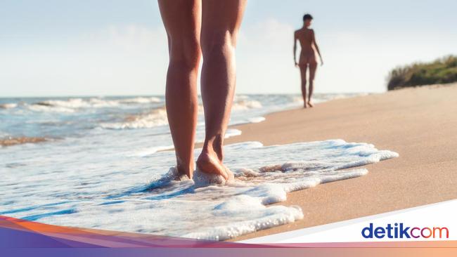 Pengunjung Desa Ini Wajib Telanjang, Sudah Puluhan Ribu yang Datang