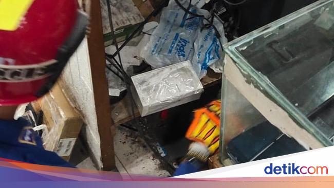Ular Piton Bikin Histeris Pengunjung Mal di Palembang, Damkar Evakuasi