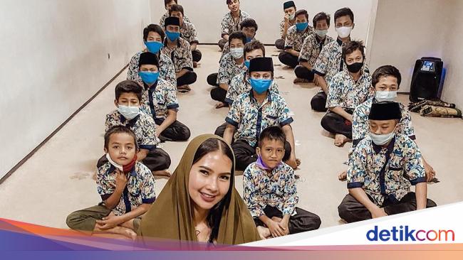 Gaya Keren Soraya Rasyid saat Hangout dan Kulineran