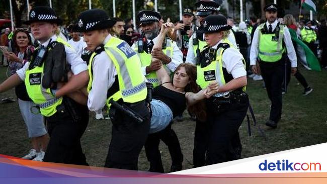 British Police Arrest Pro-Palestinian Demonstrators